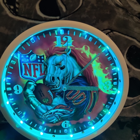 Broncos wall clock - Picture 5 of 9